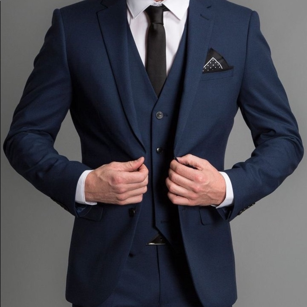Perry Ellis Portfolio tailored suit.